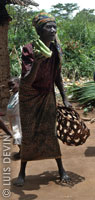 Bedzan Pygmy woman with banana-plantains