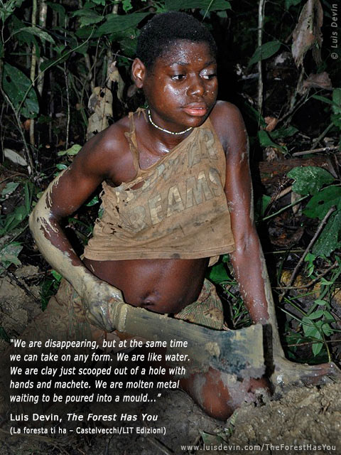 Clay gathering, from Luis Devin's anthropological research in Central Africa (Baka Pygmies, Cameroon)
