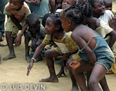 Children (Bakoya / Bakola Pygmies)
