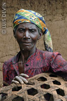 Bedzan Pygmy woman with pannier