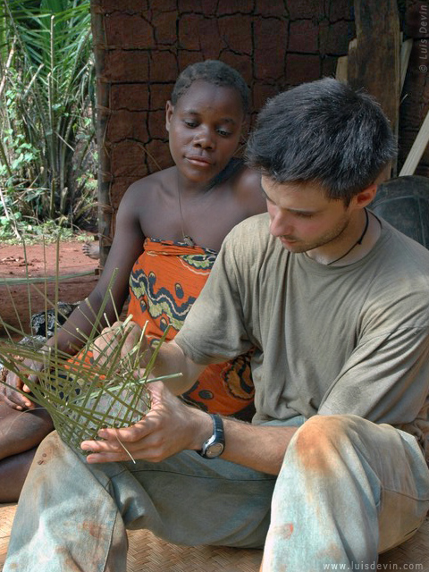 Making of a basket, from Luis Devin's fieldwork in Central Africa (Baka Pygmies, Cameroon)