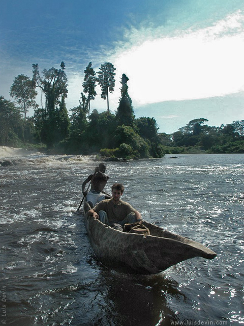 A big pirogue, from Luis Devin's fieldwork in Central Africa (Bakola-Bagyeli Pygmies, Cameroon)