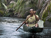 Pygmy pirogue on a river (Baka Pygmies, Gabon)